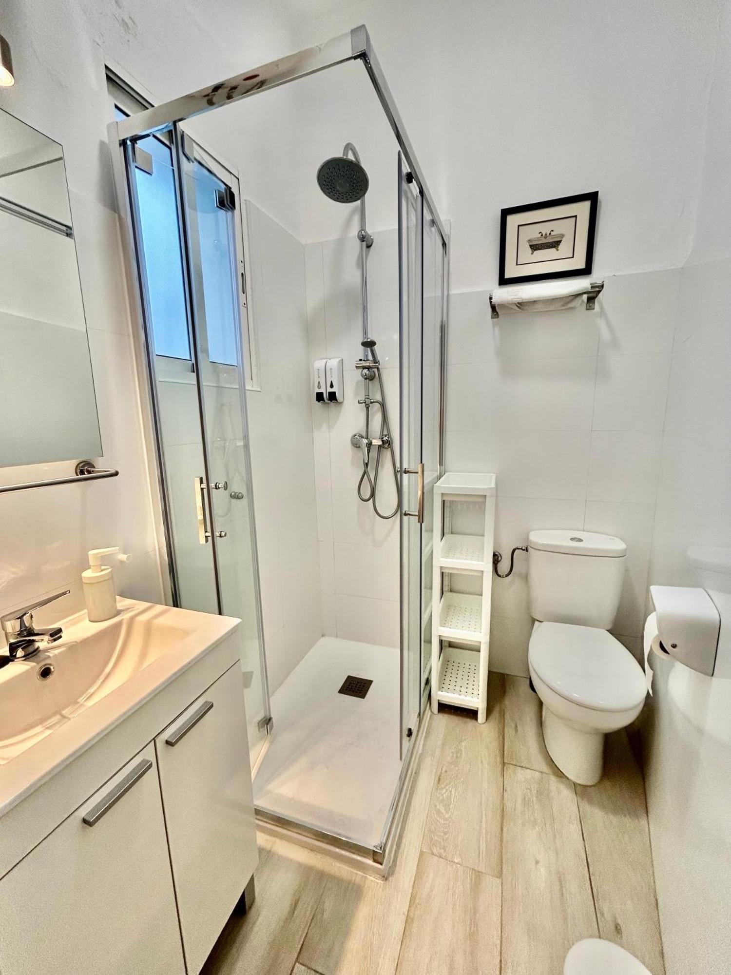 Acogedor Apt 8Pax 4Bdr 2Bth- Cozyhomesevilla2 Εξωτερικό φωτογραφία