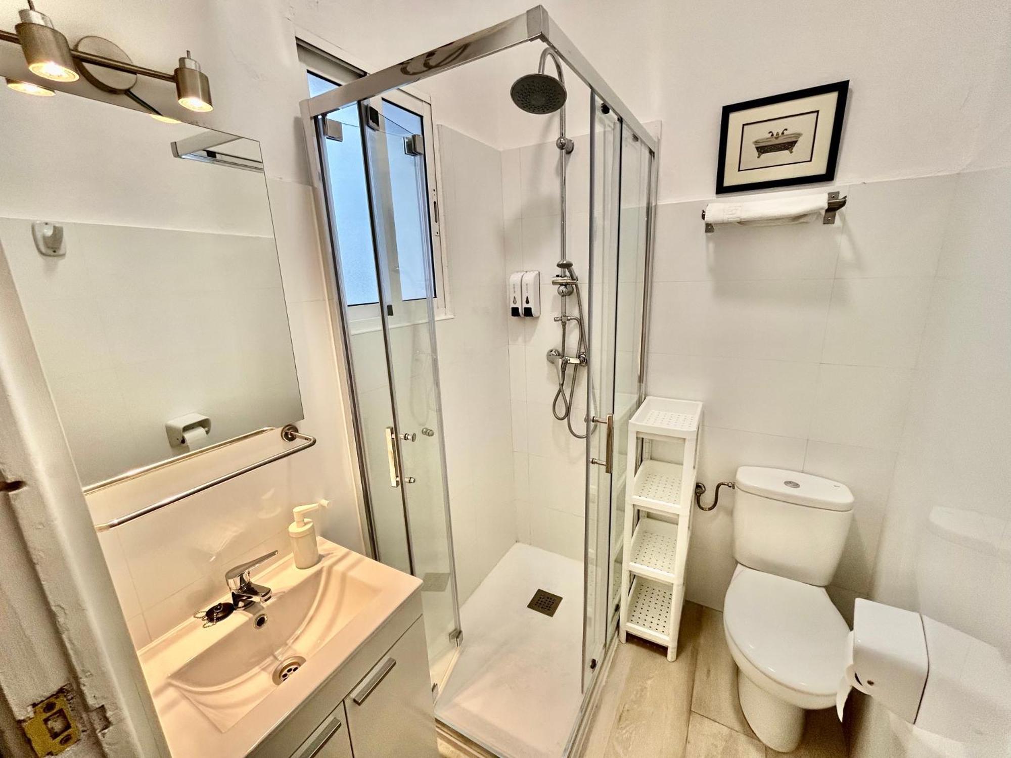 Acogedor Apt 8Pax 4Bdr 2Bth- Cozyhomesevilla2 Εξωτερικό φωτογραφία