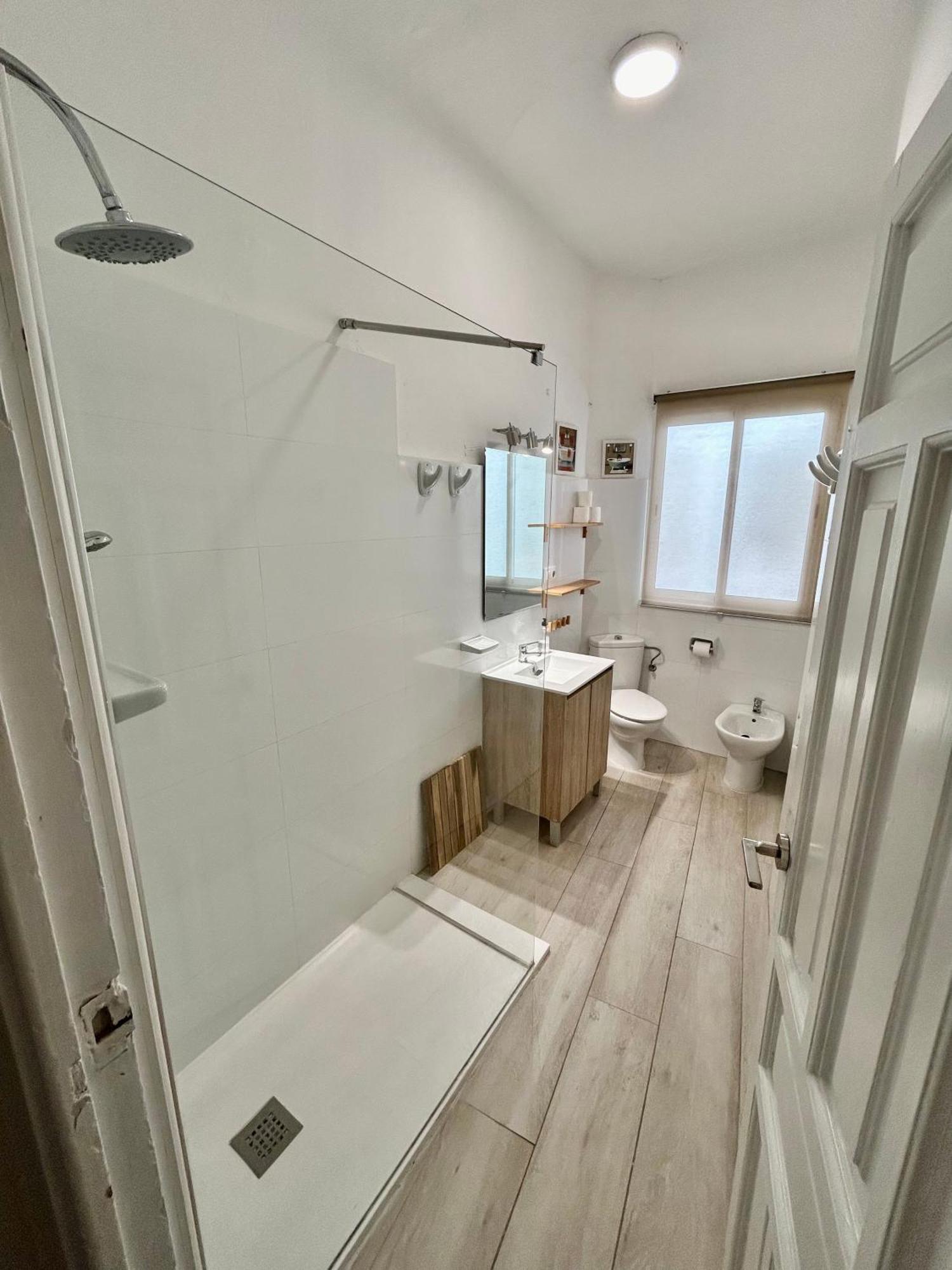 Acogedor Apt 8Pax 4Bdr 2Bth- Cozyhomesevilla2 Εξωτερικό φωτογραφία
