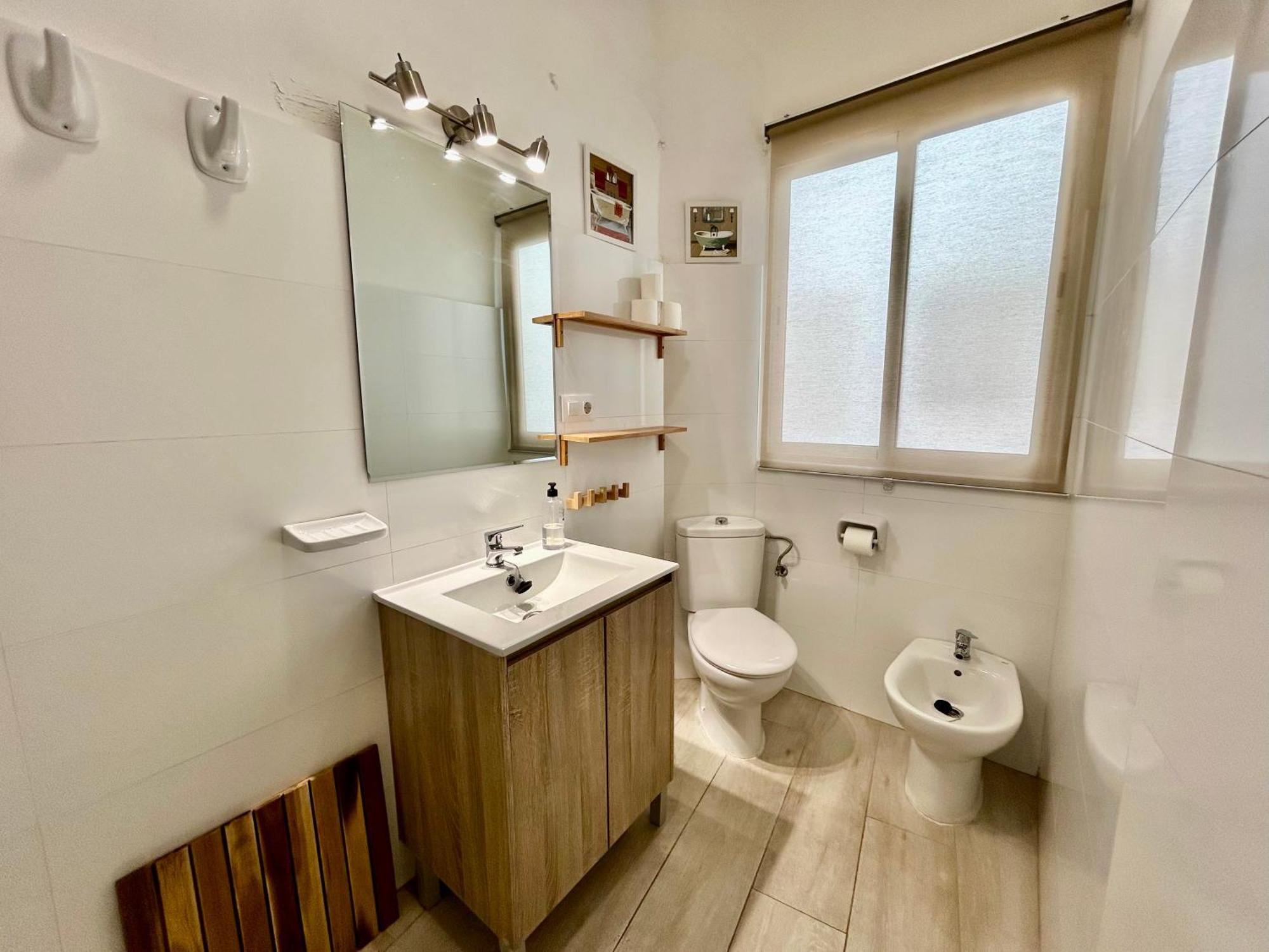 Acogedor Apt 8Pax 4Bdr 2Bth- Cozyhomesevilla2 Εξωτερικό φωτογραφία
