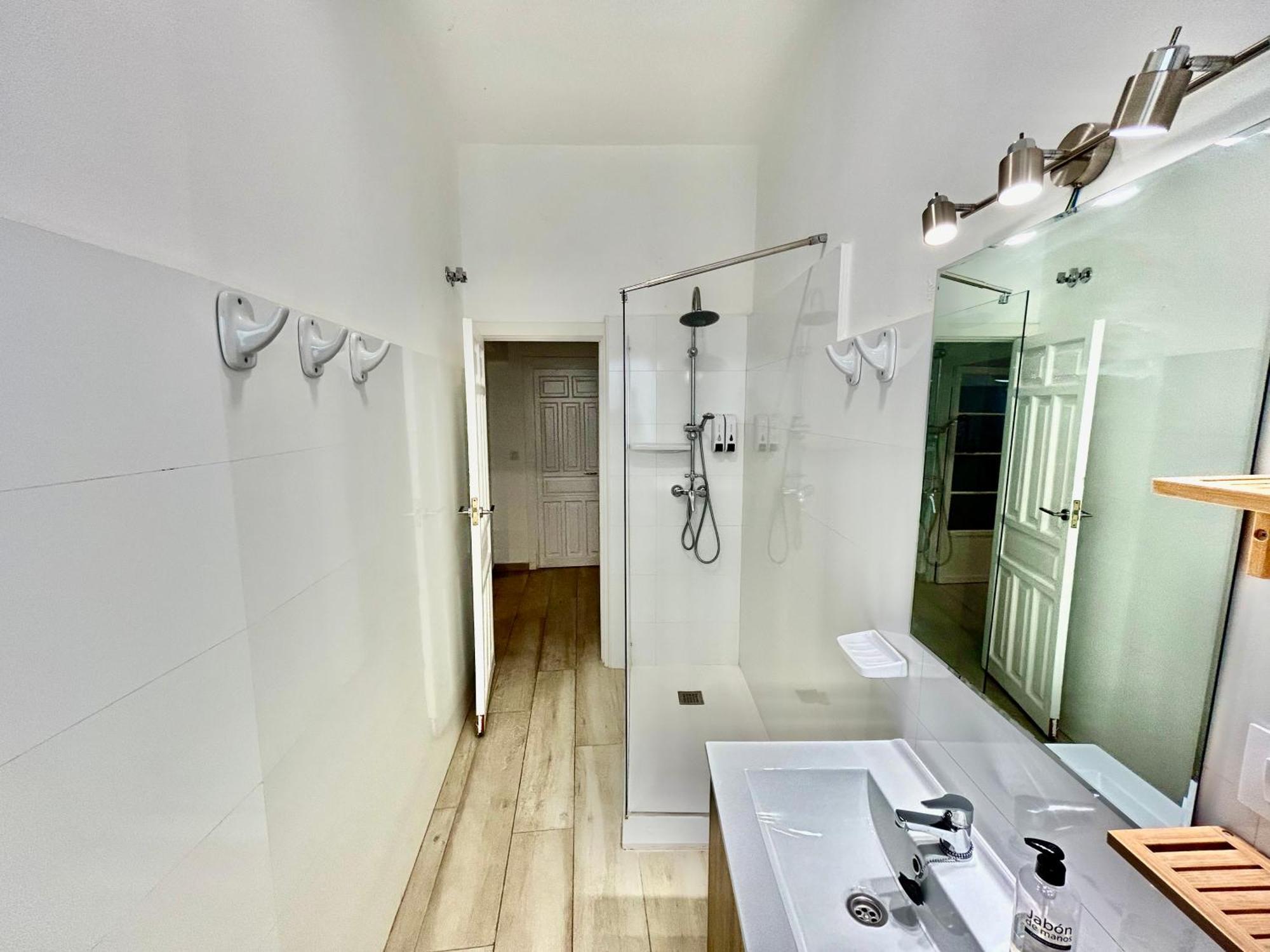 Acogedor Apt 8Pax 4Bdr 2Bth- Cozyhomesevilla2 Εξωτερικό φωτογραφία