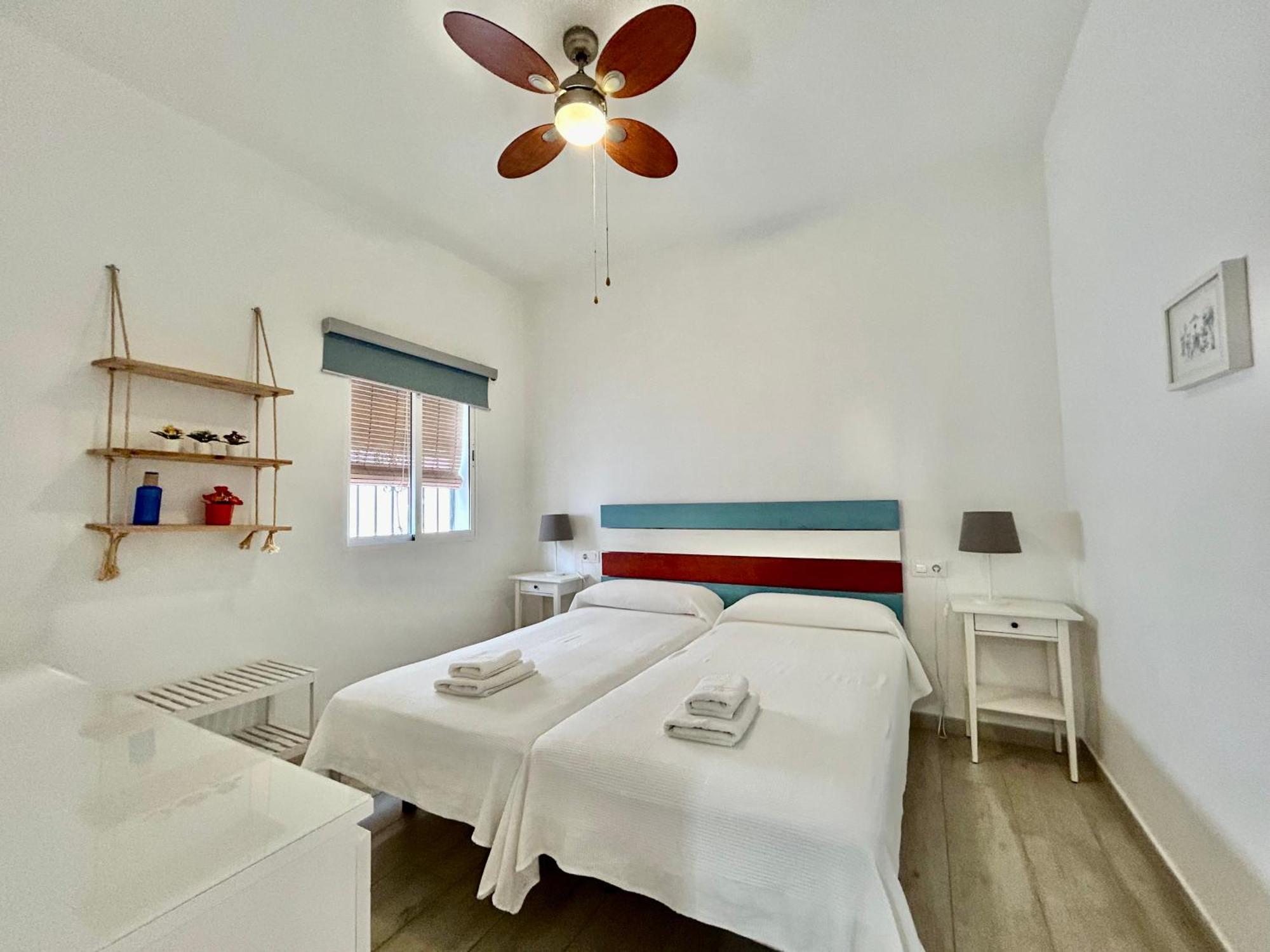 Acogedor Apt 8Pax 4Bdr 2Bth- Cozyhomesevilla2 Εξωτερικό φωτογραφία